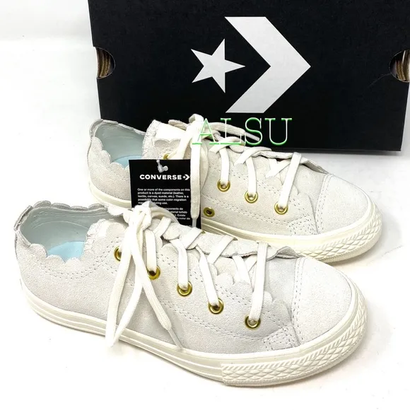 NWT Converse Ctas Low Top Scalloped Suede Egret Cream Girls Size 2